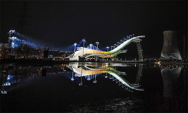 1644919065939071.jpg 首钢滑雪大跳台