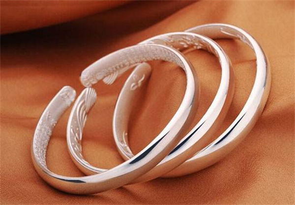 影响白银手镯光泽度的因素有哪些？如何检测其光泽度？