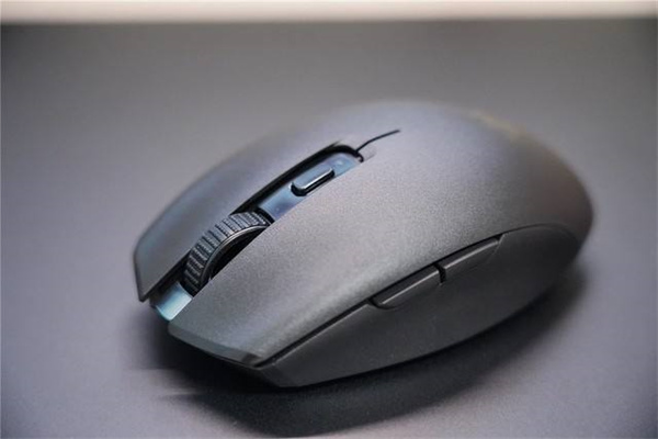 如何测量鼠标涂料的光泽度？