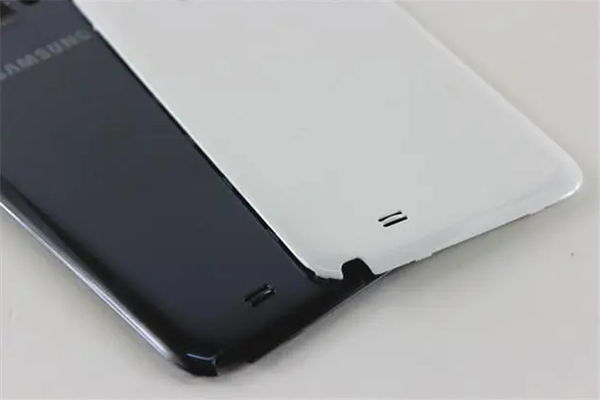 测量手机后盖的光泽度，选用光泽度仪！