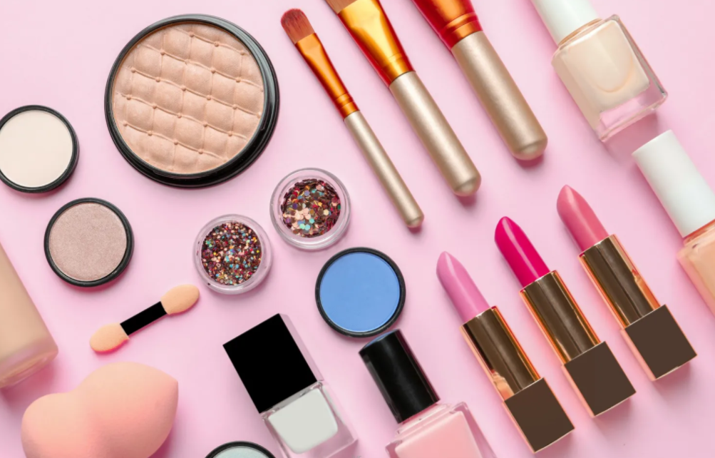 化妆品颜色的对色观察，选用标准光源箱！