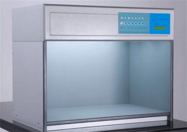 如何校准标准光源箱内壁环境色？